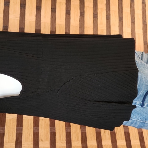 NWT! CeCe flare stretch tank - Picture 5 of 9